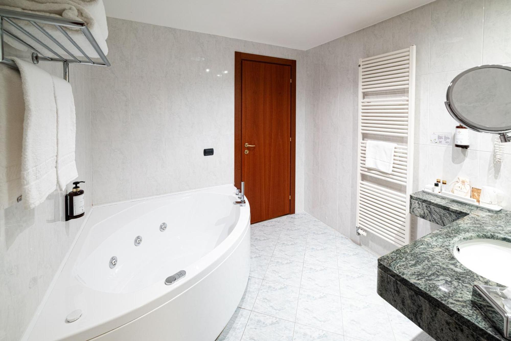 Phi Hotel Cavalieri Bra Extérieur photo